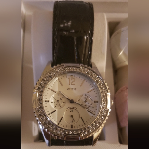 Guess Watch interchangeable bands - Picture 2 of 6